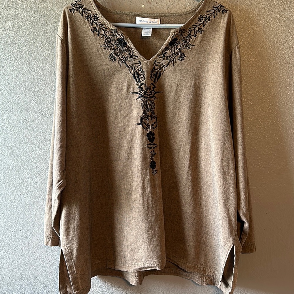 Maggie & Max brand Size 2X. Embroidered detail Boho Blouse. Like New